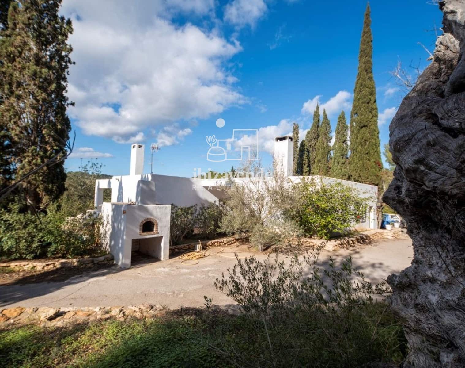 Villa te koop in Roca Llisa met zwembad garage - € 3.200.000 (Ref: 9918983)