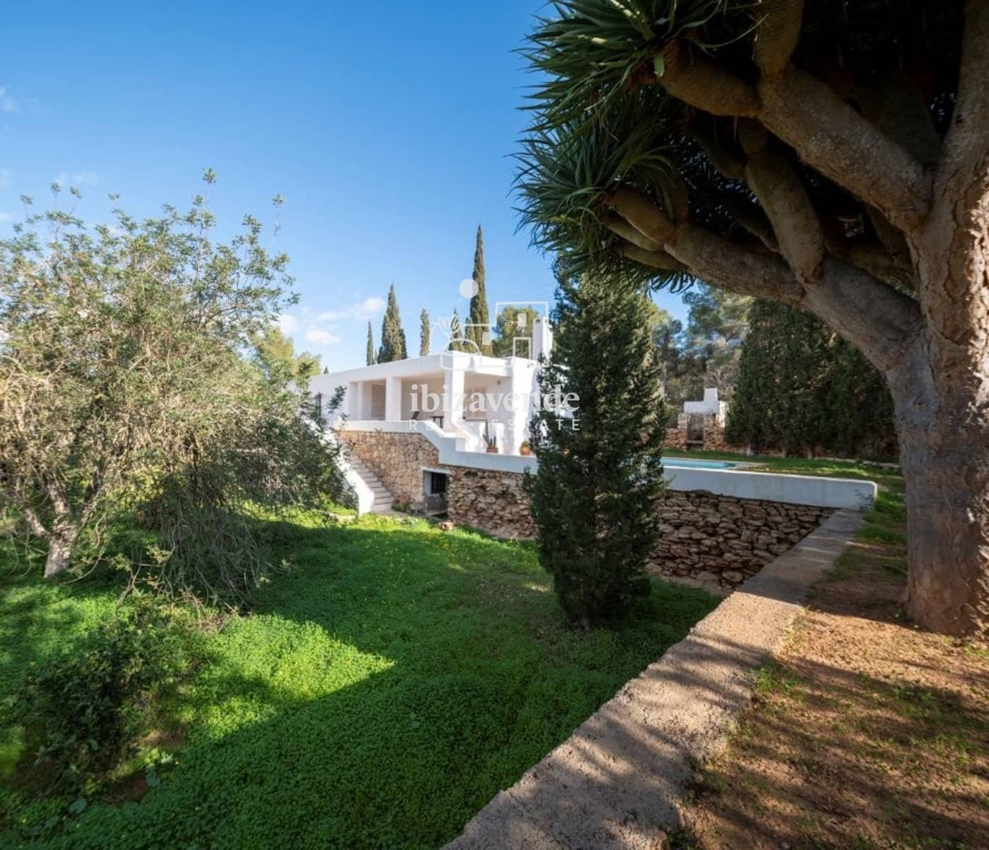 Villa te koop in Roca Llisa met zwembad garage - € 3.200.000 (Ref: 9918983)
