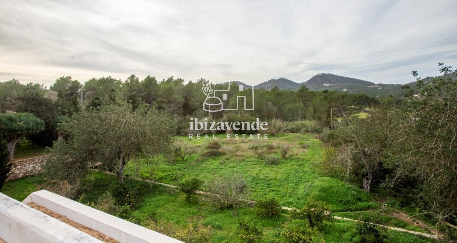 Villa te koop in Roca Llisa met zwembad garage - € 3.200.000 (Ref: 9918983)