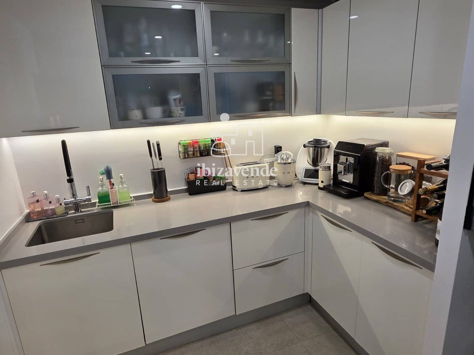 3 slaapkamer Flat te koop in Roca Llisa met zwembad garage - € 870.000 (Ref: 9922920)