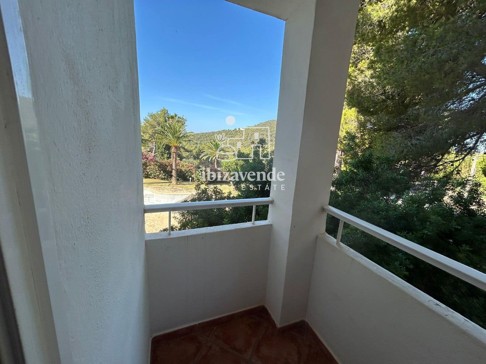 Appartement de 1 chambre à louer à Cala Llonga avec piscine garage - 1 800 € (Ref: 9932150)