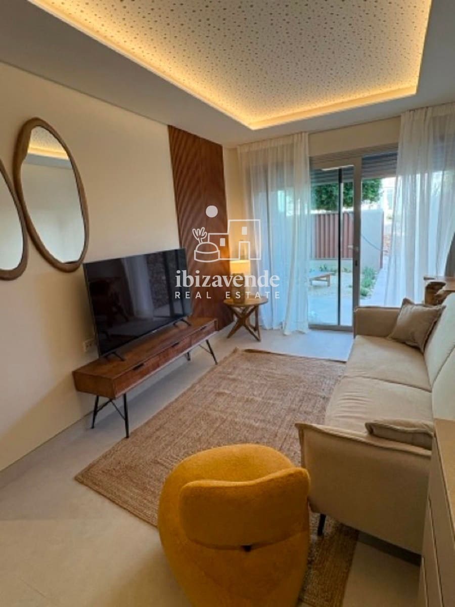2 slaapkamer Flat te huur in Cala Gracio met zwembad garage - € 1.800 (Ref: 9948536)
