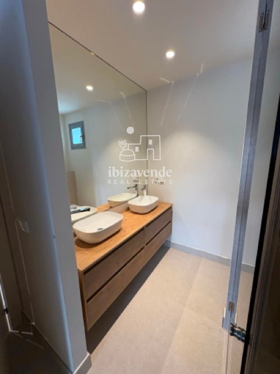 2 slaapkamer Flat te huur in Cala Gracio met zwembad garage - € 1.800 (Ref: 9948536)