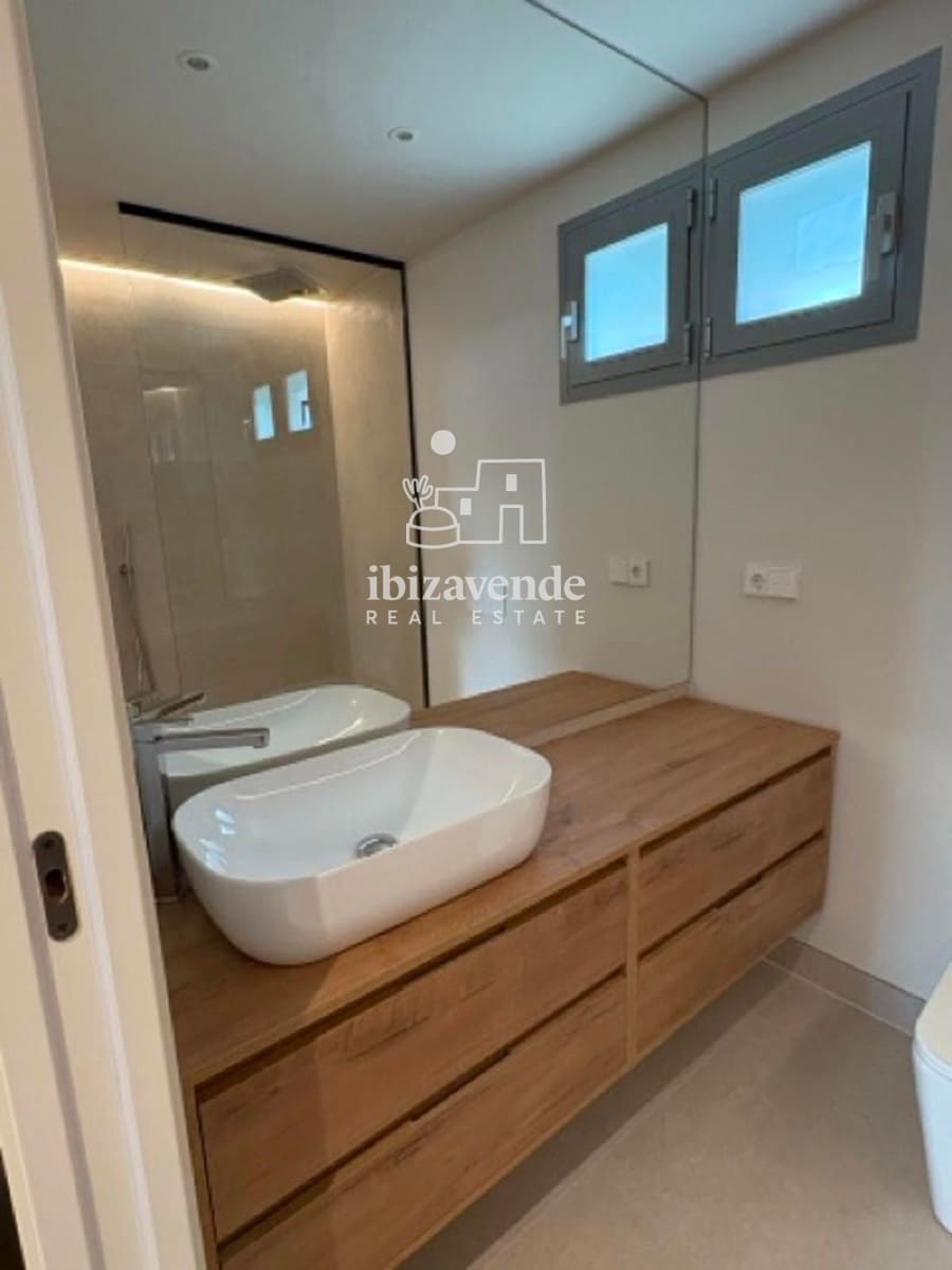 2 slaapkamer Flat te huur in Cala Gracio met zwembad garage - € 1.800 (Ref: 9948536)