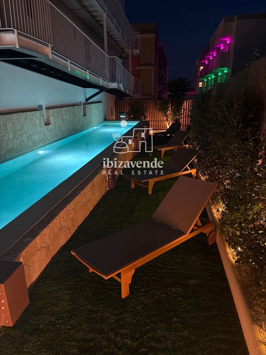 2 slaapkamer Flat te huur in Cala Gracio met zwembad garage - € 1.800 (Ref: 9948536)