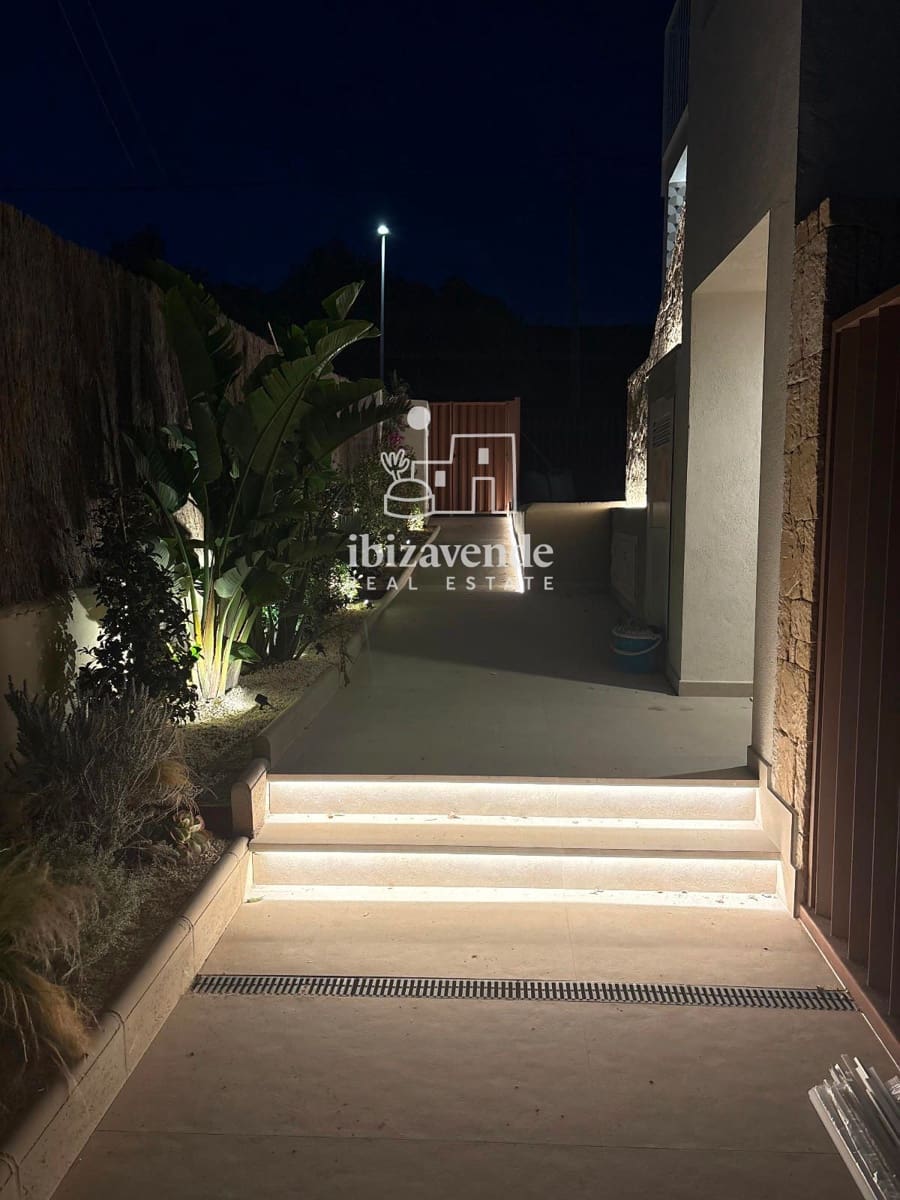 2 slaapkamer Flat te huur in Cala Gracio met zwembad garage - € 1.800 (Ref: 9948536)