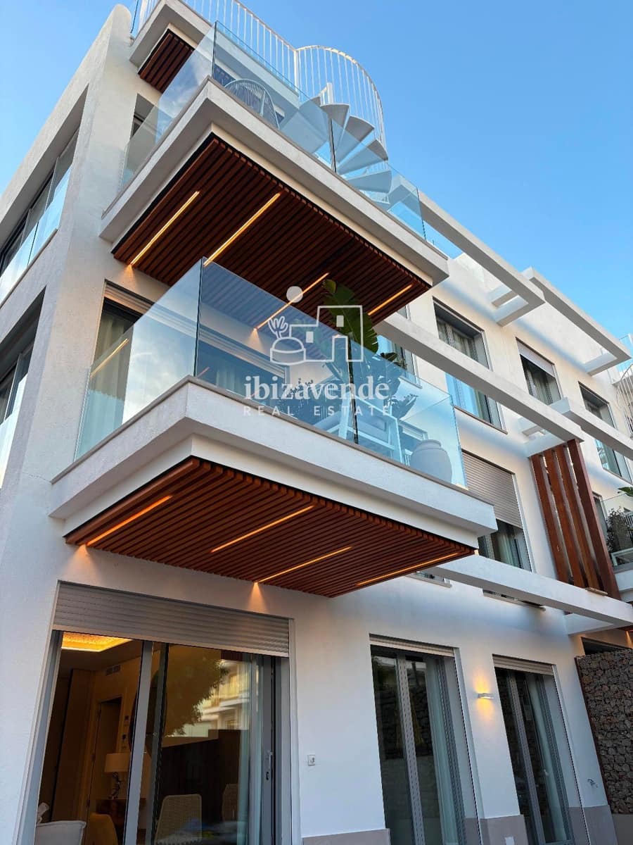 2 slaapkamer Flat te huur in Cala Gracio met zwembad garage - € 1.800 (Ref: 9948536)