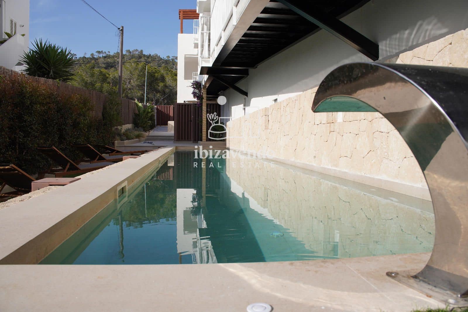 2 slaapkamer Flat te huur in Cala Gracio met zwembad garage - € 1.800 (Ref: 9948536)