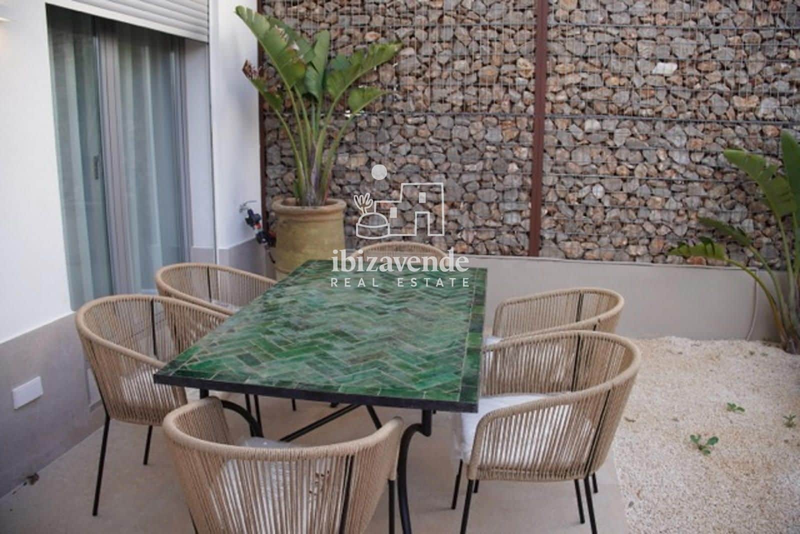 2 slaapkamer Flat te huur in Cala Gracio met zwembad garage - € 1.800 (Ref: 9948536)