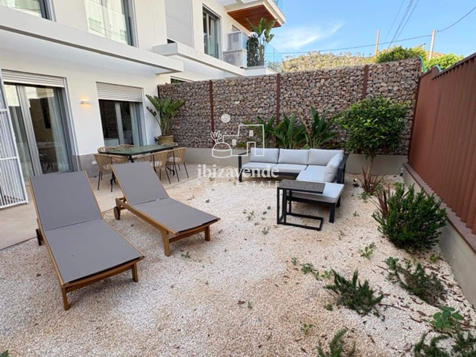 2 slaapkamer Flat te huur in Cala Gracio met zwembad garage - € 1.800 (Ref: 9948536)