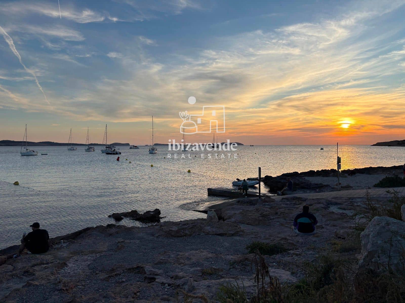 2 slaapkamer Flat te huur in Cala Gracio met zwembad garage - € 1.800 (Ref: 9948536)