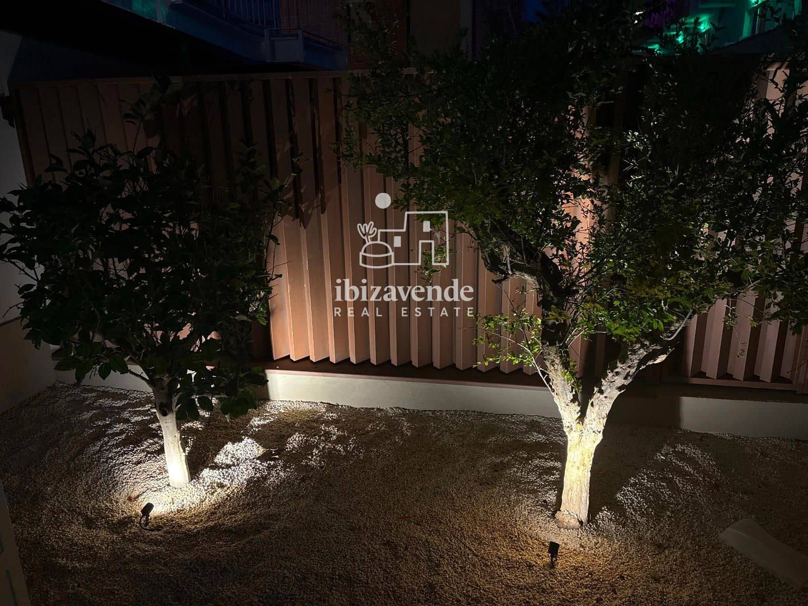 2 slaapkamer Flat te huur in Cala Gracio met zwembad garage - € 1.800 (Ref: 9948536)