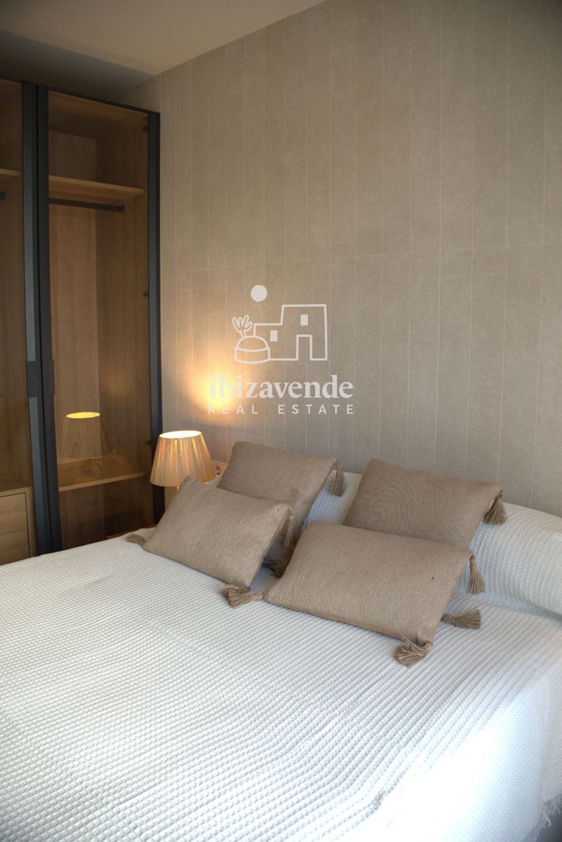 2 slaapkamer Flat te huur in Cala Gracio met zwembad garage - € 1.800 (Ref: 9948536)