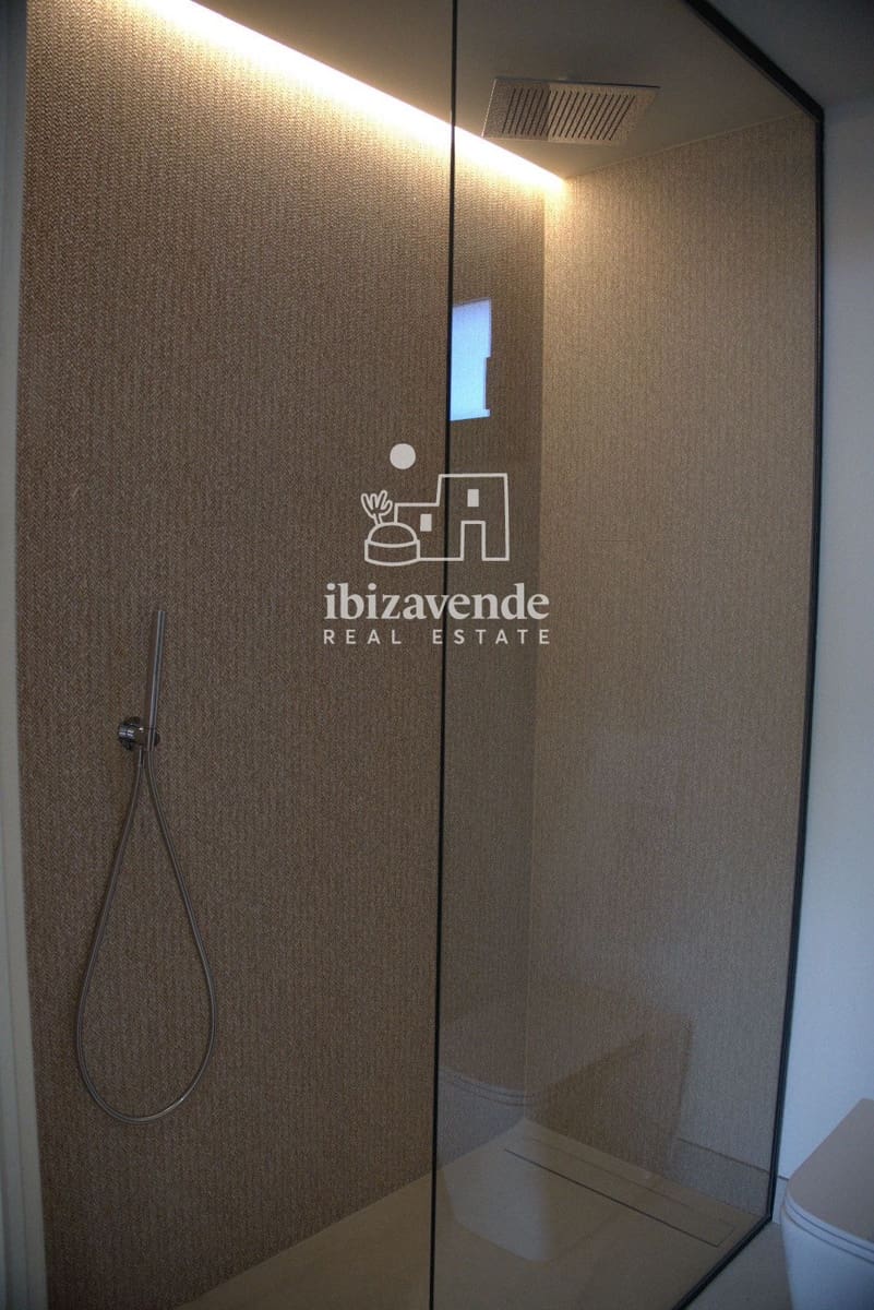 2 slaapkamer Flat te huur in Cala Gracio met zwembad garage - € 1.800 (Ref: 9948536)