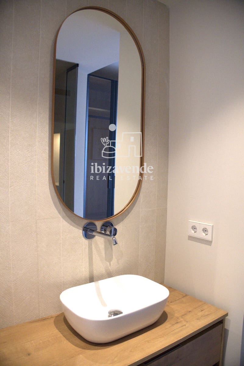 2 slaapkamer Flat te huur in Cala Gracio met zwembad garage - € 1.800 (Ref: 9948536)