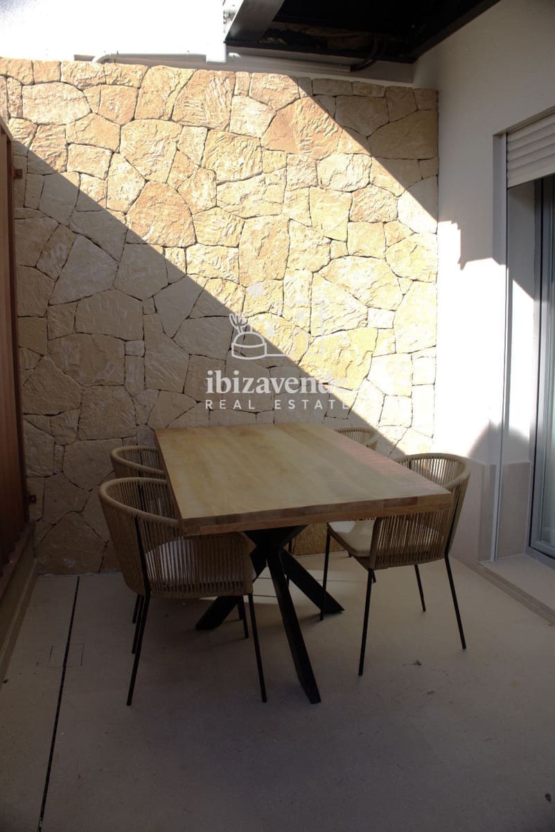 2 slaapkamer Flat te huur in Cala Gracio met zwembad garage - € 1.800 (Ref: 9948536)