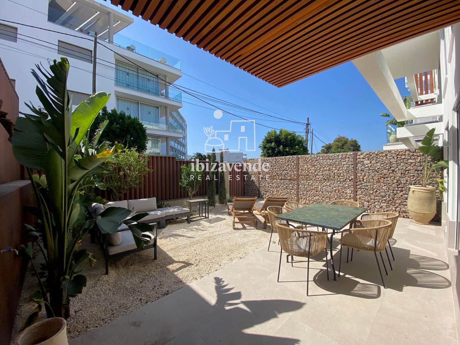 2 slaapkamer Flat te huur in Cala Gracio met zwembad garage - € 1.800 (Ref: 9948536)
