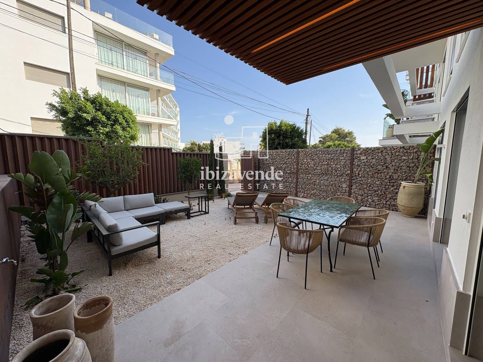 2 slaapkamer Flat te huur in Cala Gracio met zwembad garage - € 1.800 (Ref: 9948536)