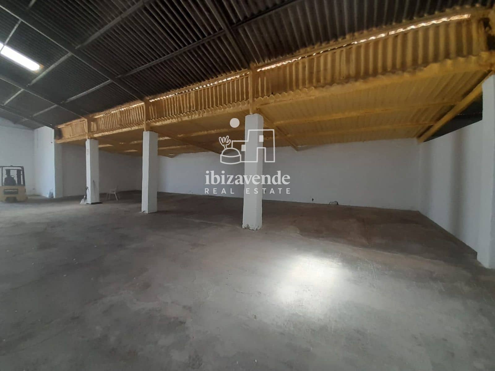 Commercial for rent in Sant Llorenc de Balafia with garage - € 18,000 (Ref: 9961606)