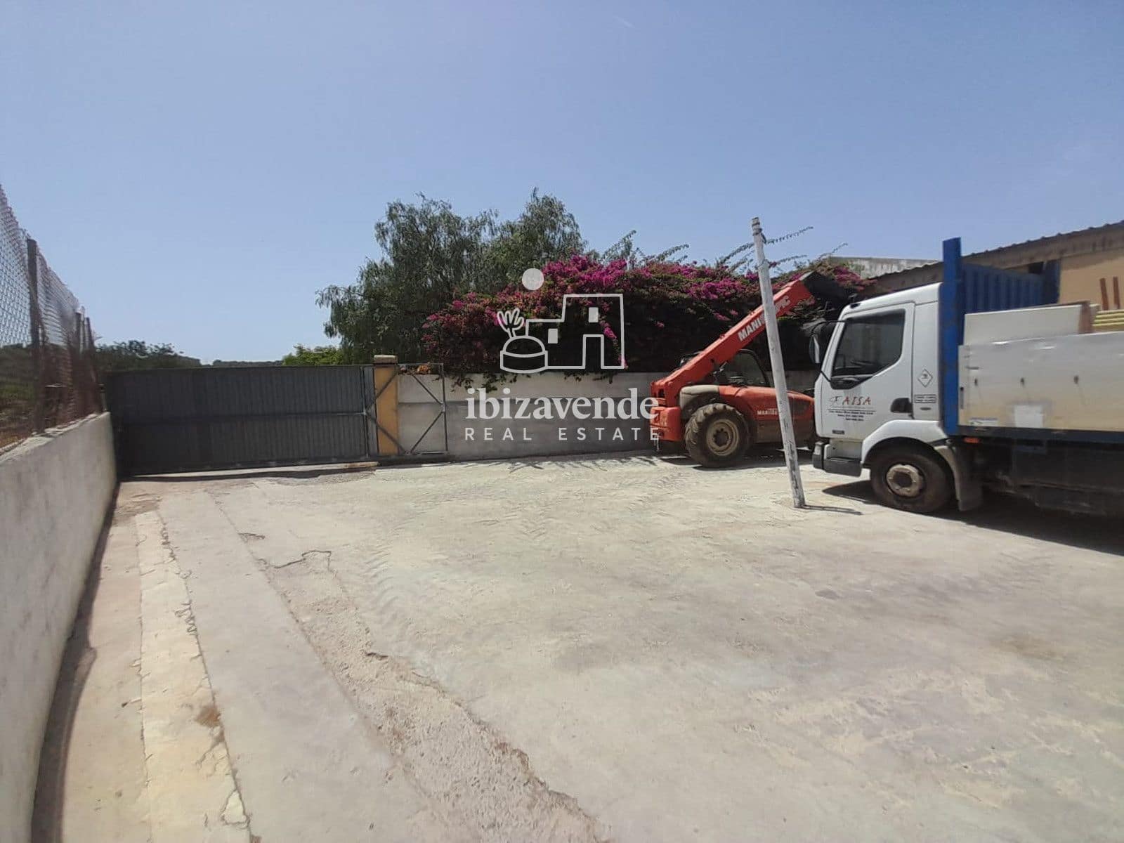 Commercial for rent in Sant Llorenc de Balafia with garage - € 18,000 (Ref: 9961606)