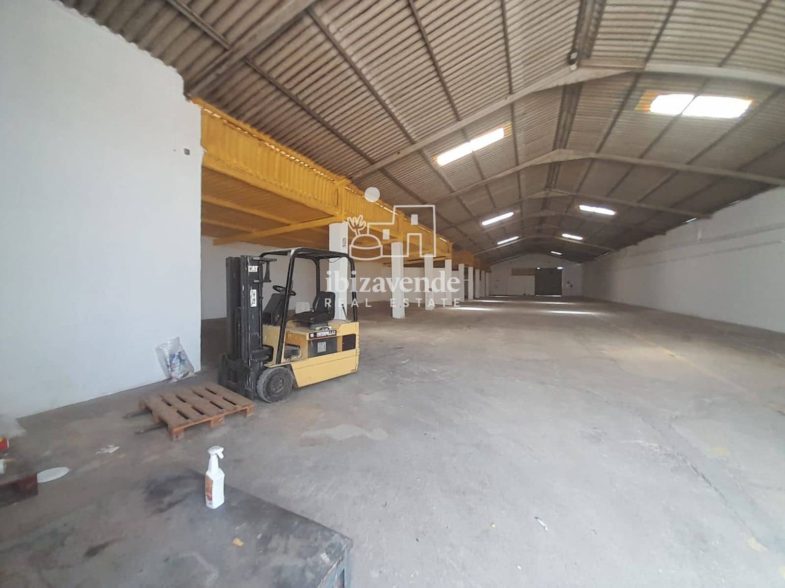 Commercial for rent in Sant Llorenc de Balafia with garage - € 18,000 (Ref: 9961606)