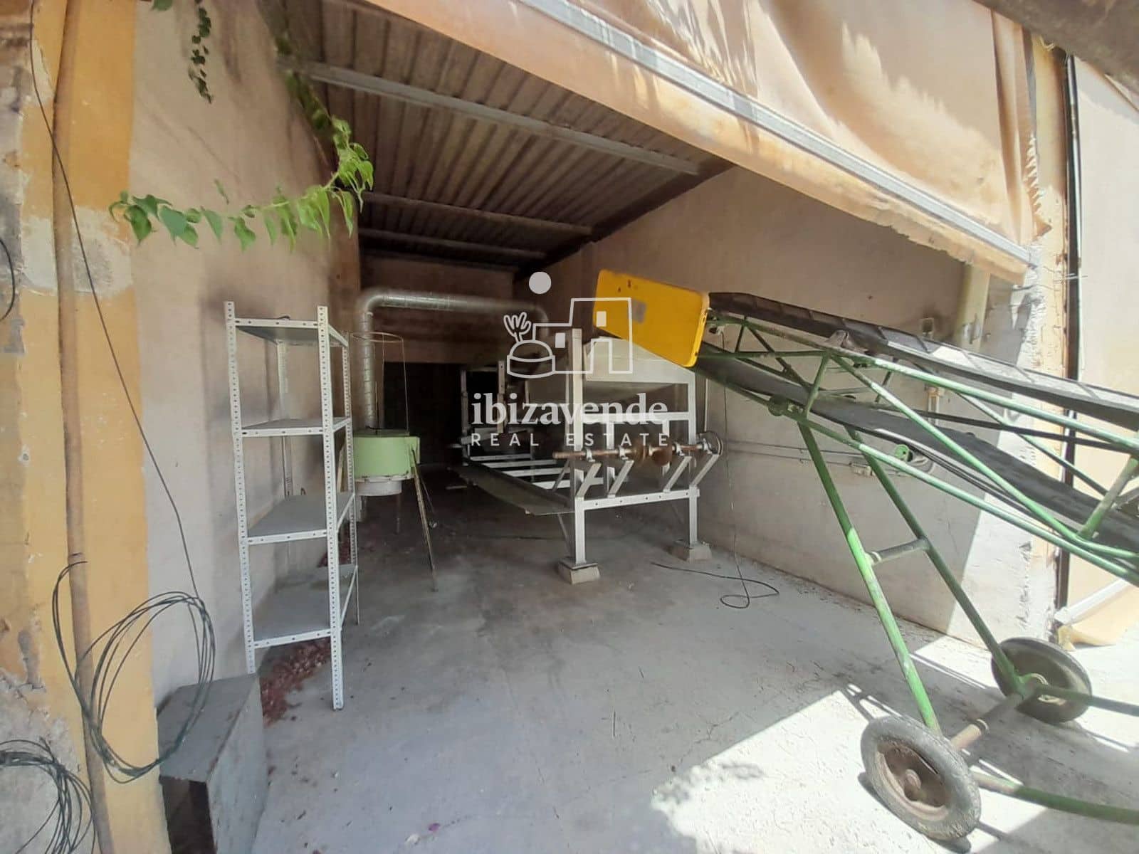 Commercial for rent in Sant Llorenc de Balafia with garage - € 18,000 (Ref: 9961606)