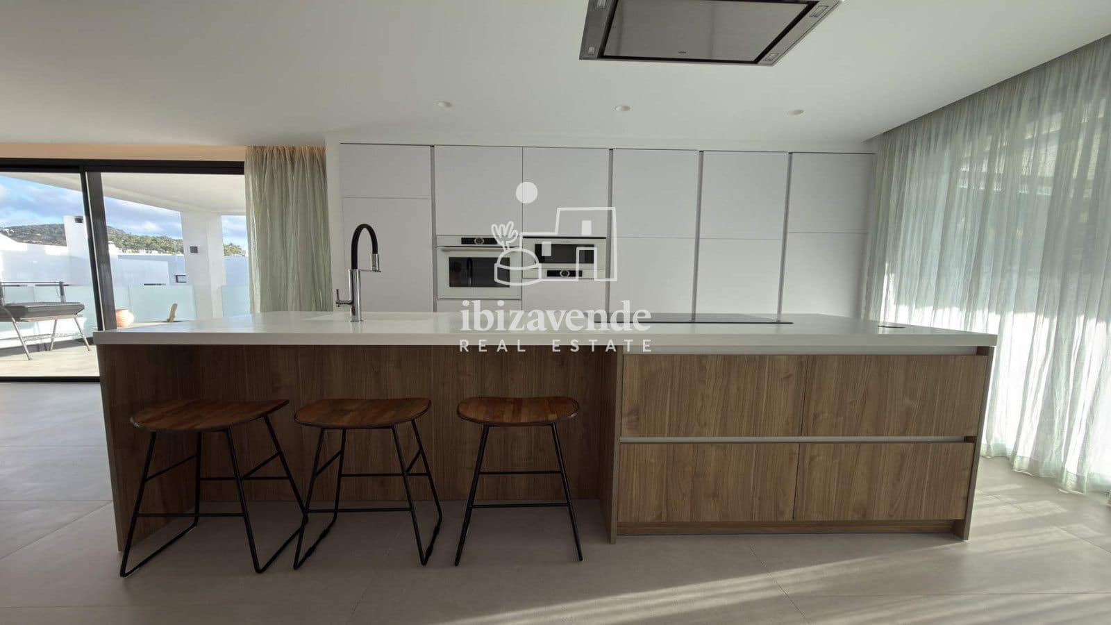 5 bedroom Villa for sale in Nuestra Senora de Jesus with pool garage - € 2,470,000 (Ref: 9965670)