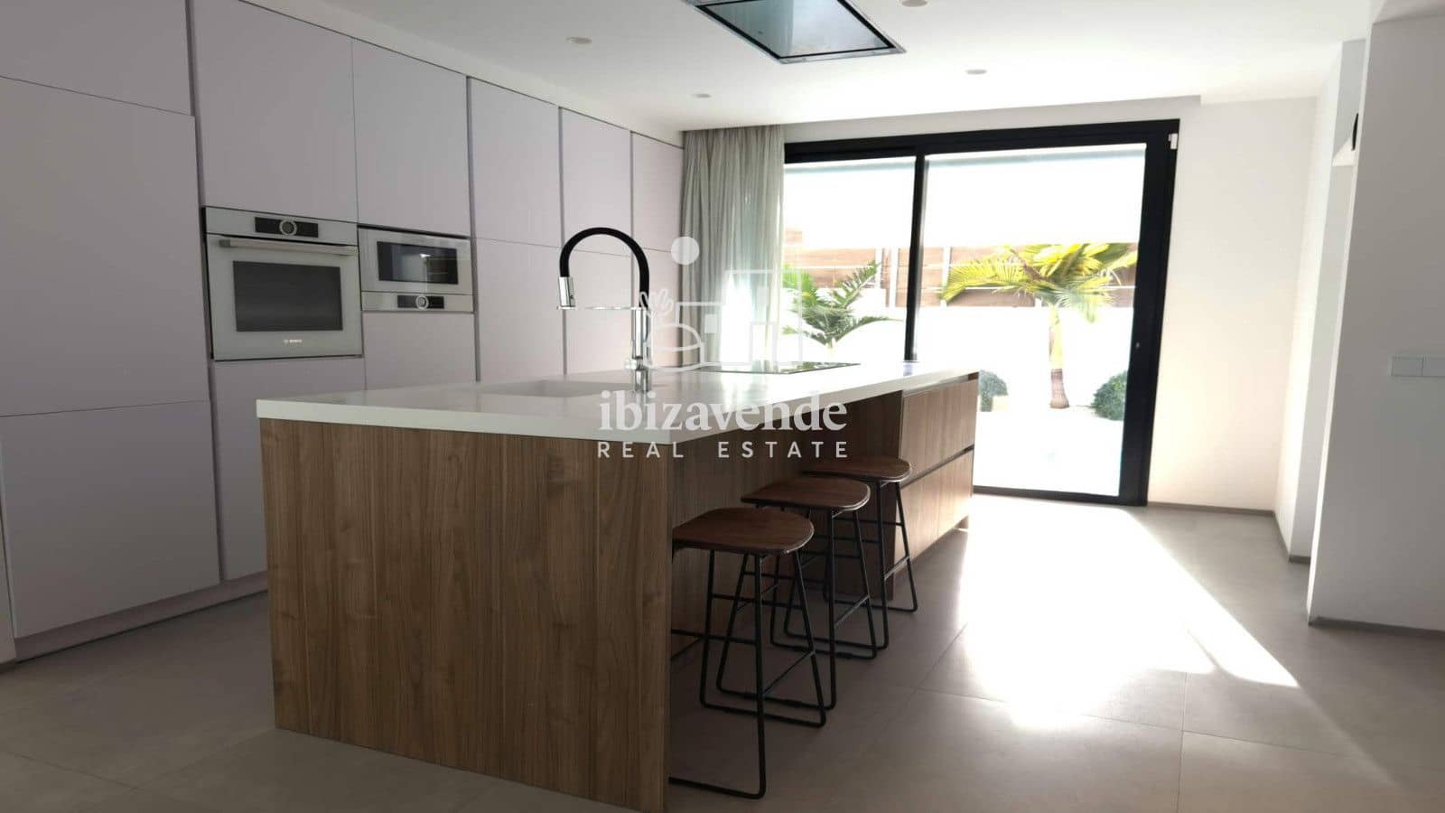 5 bedroom Villa for sale in Nuestra Senora de Jesus with pool garage - € 2,470,000 (Ref: 9965670)