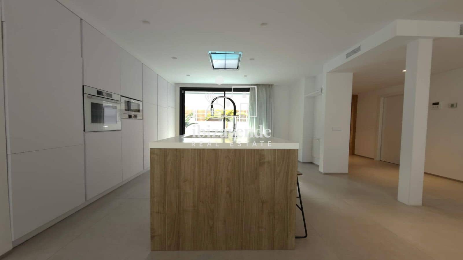 5 bedroom Villa for sale in Nuestra Senora de Jesus with pool garage - € 2,470,000 (Ref: 9965670)