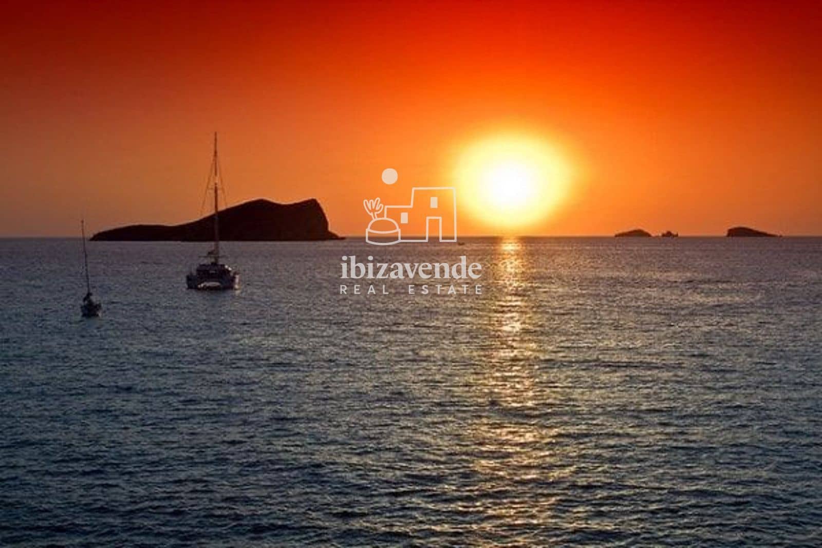 3 bedroom Villa for sale in Cala Tarida with garage - € 1,000,000 (Ref: 9971708)
