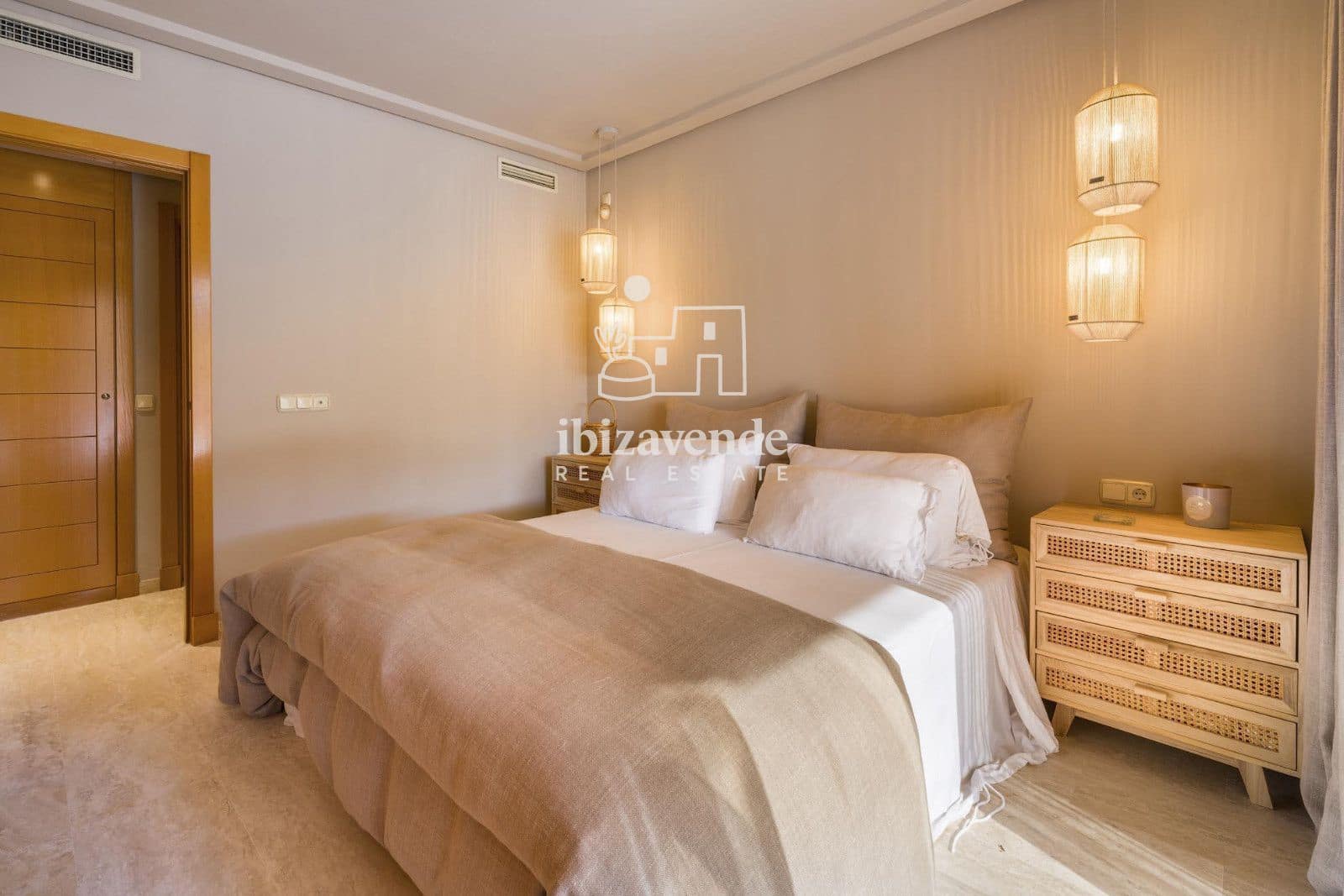 2 quarto Apartamento para arrendar em Roca Llisa com piscina garagem - 2 500 € (Ref: 9975944)