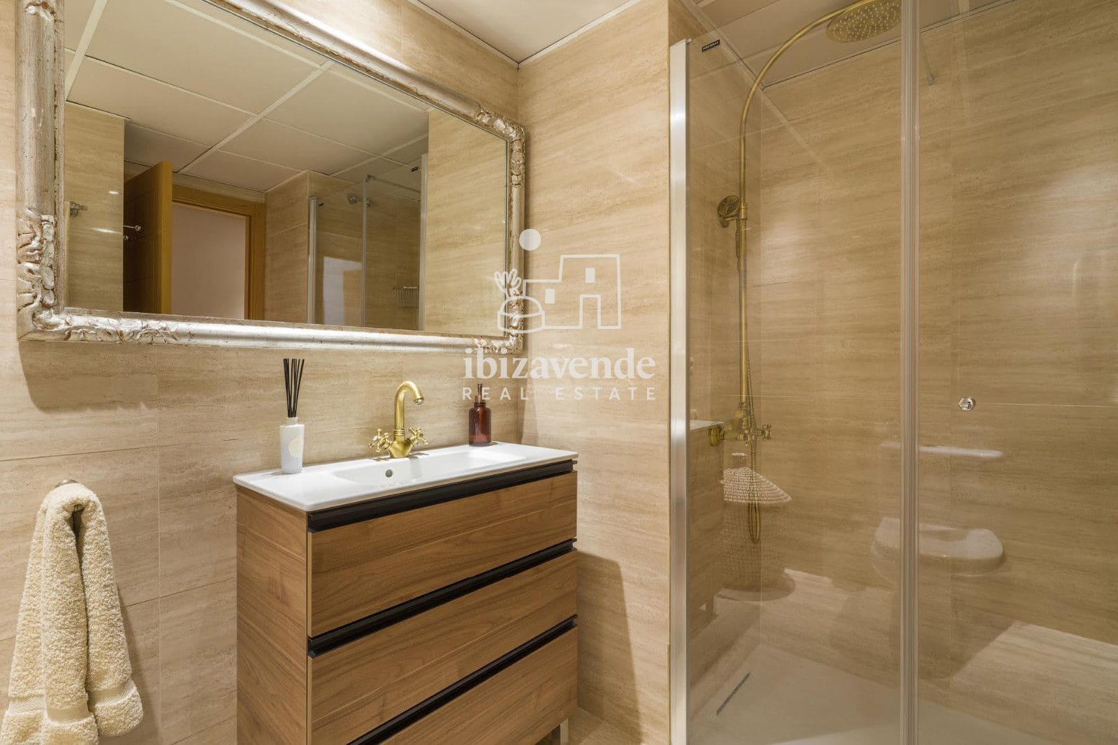 2 quarto Apartamento para arrendar em Roca Llisa com piscina garagem - 2 500 € (Ref: 9975944)