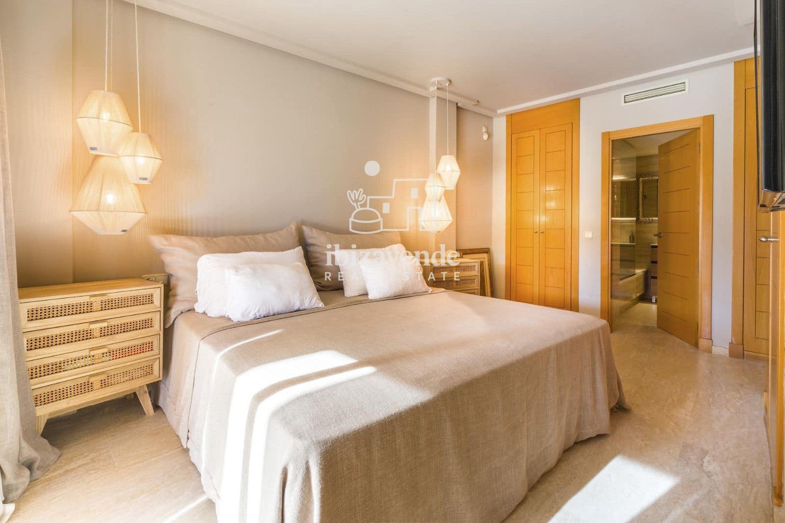 2 quarto Apartamento para arrendar em Roca Llisa com piscina garagem - 2 500 € (Ref: 9975944)