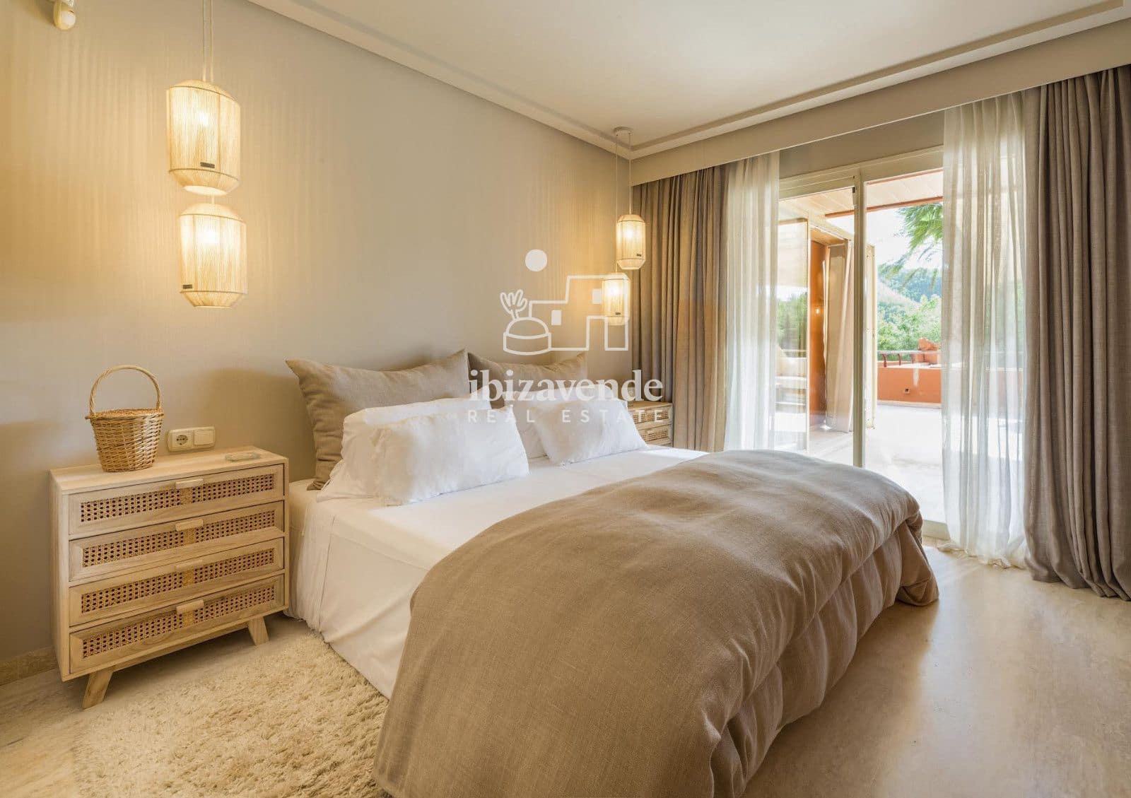 2 quarto Apartamento para arrendar em Roca Llisa com piscina garagem - 2 500 € (Ref: 9975944)