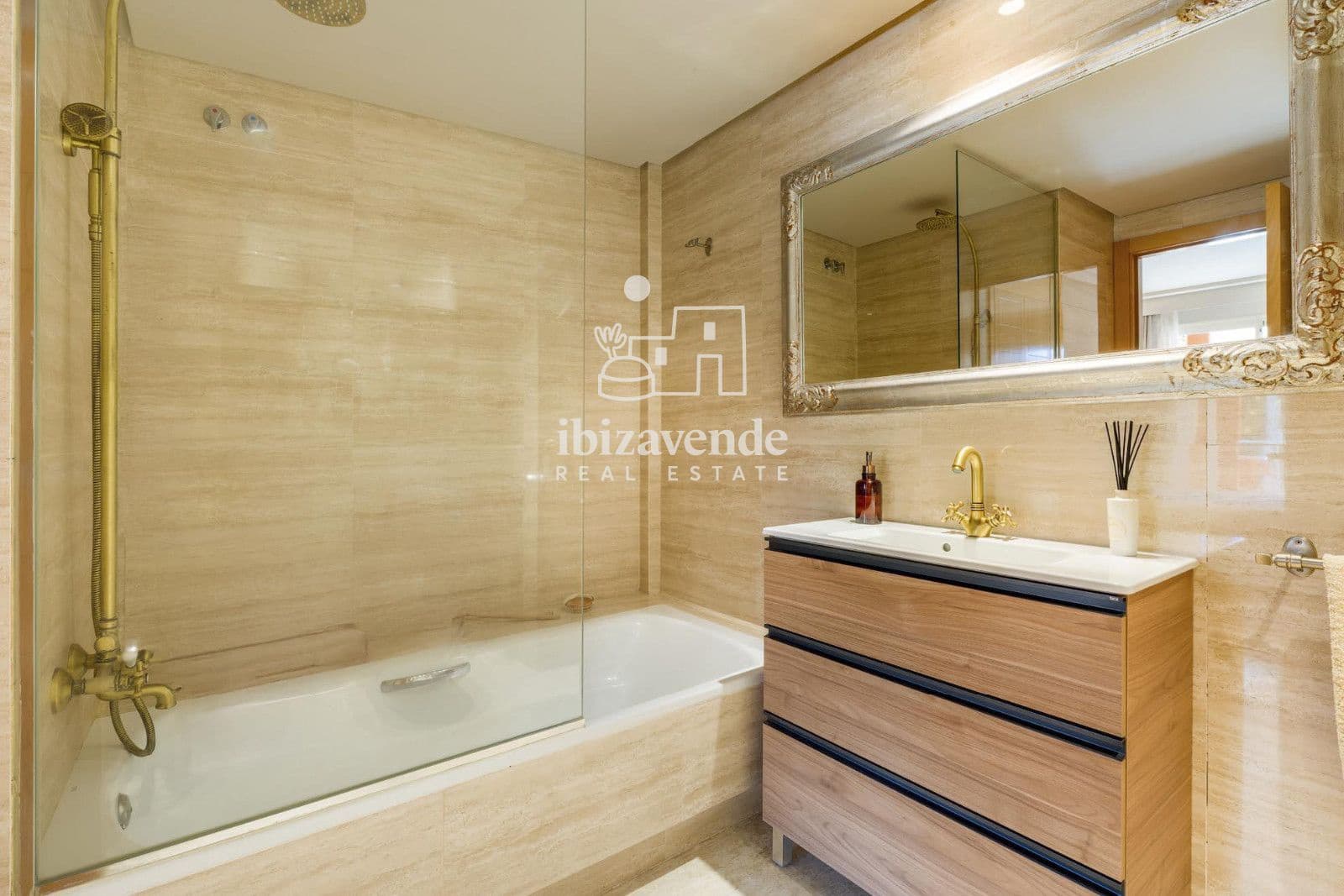 2 quarto Apartamento para arrendar em Roca Llisa com piscina garagem - 2 500 € (Ref: 9975944)
