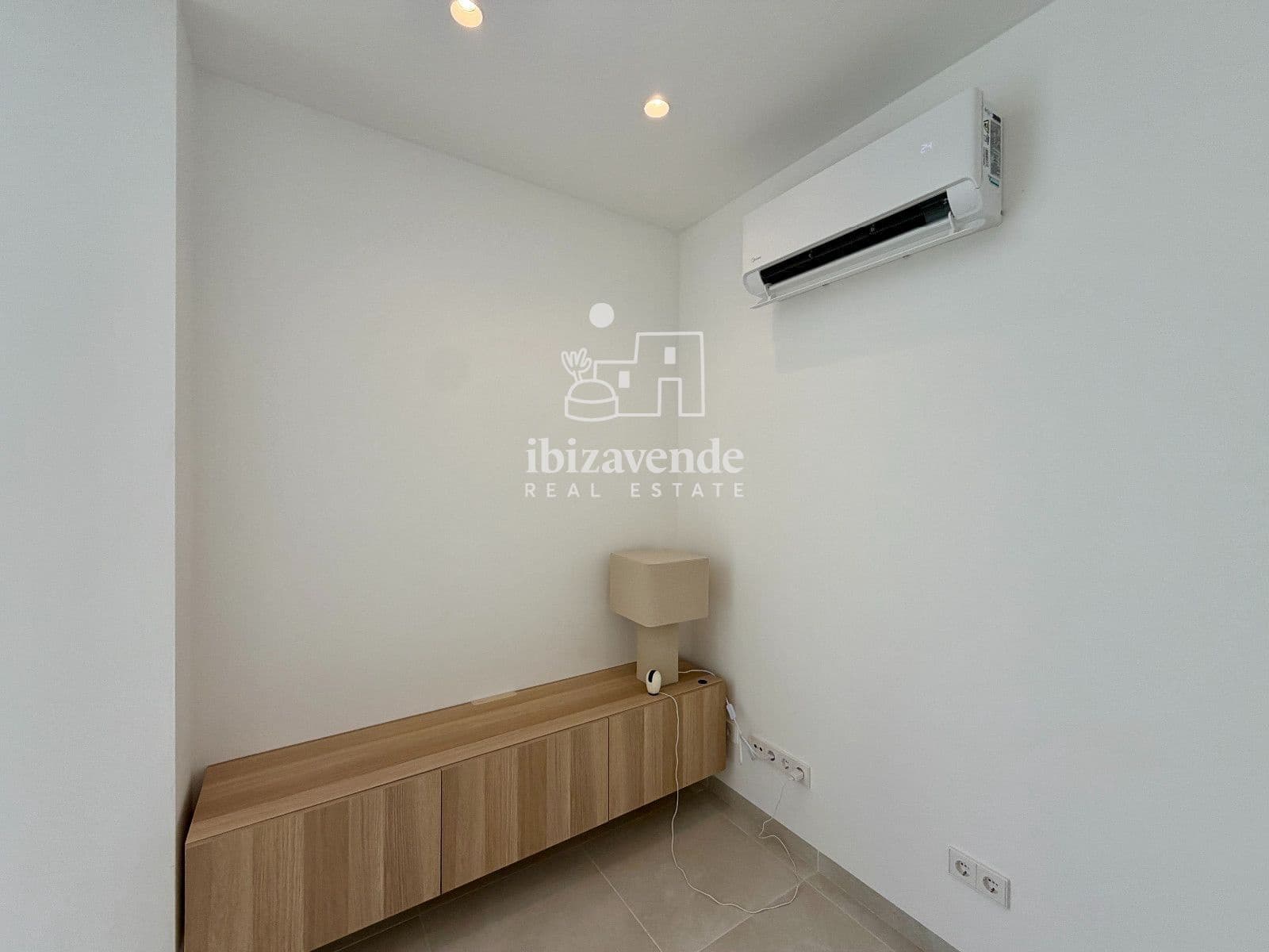4 bedroom Villa for rent in Ibiza / Eivissa town with pool garage - € 10,000 (Ref: 9981341)