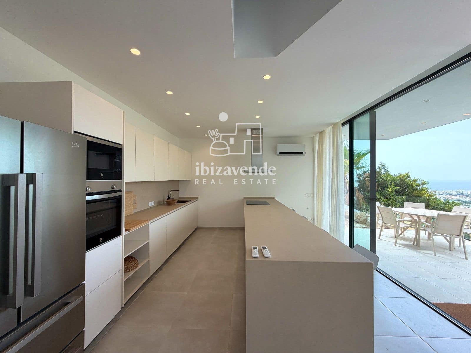 4 bedroom Villa for rent in Ibiza / Eivissa town with pool garage - € 10,000 (Ref: 9981341)
