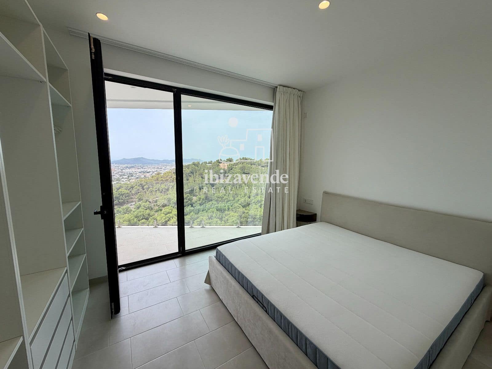 4 bedroom Villa for rent in Ibiza / Eivissa town with pool garage - € 10,000 (Ref: 9981341)