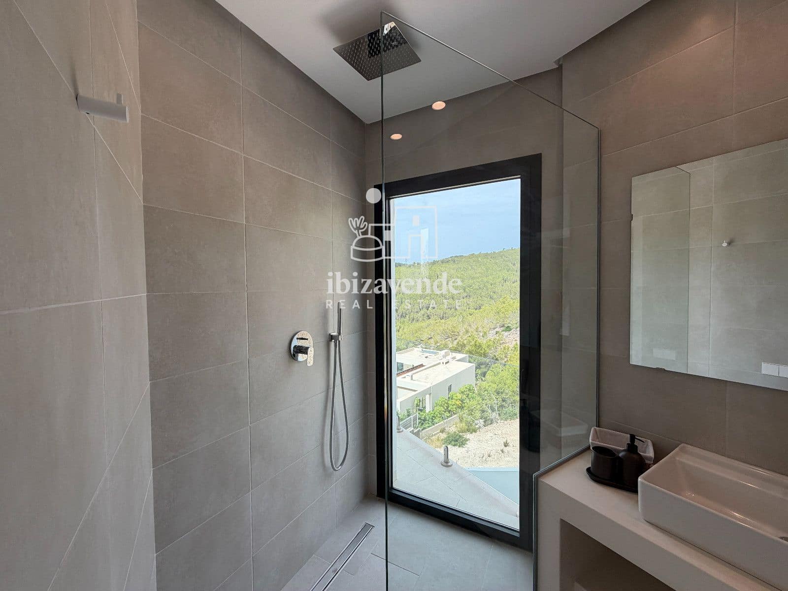 4 bedroom Villa for rent in Ibiza / Eivissa town with pool garage - € 10,000 (Ref: 9981341)