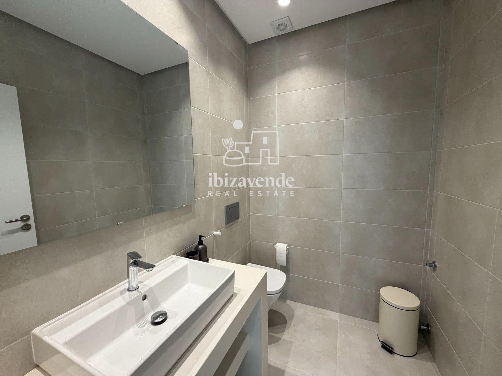 4 bedroom Villa for rent in Ibiza / Eivissa town with pool garage - € 10,000 (Ref: 9981341)