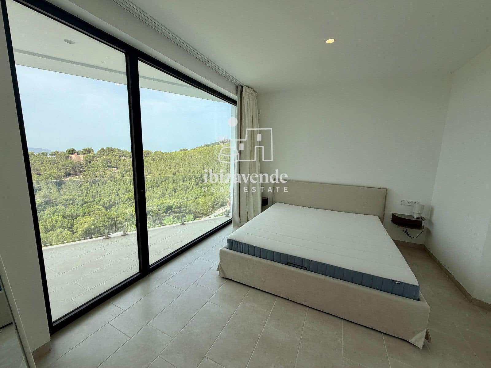 4 bedroom Villa for rent in Ibiza / Eivissa town with pool garage - € 10,000 (Ref: 9981341)