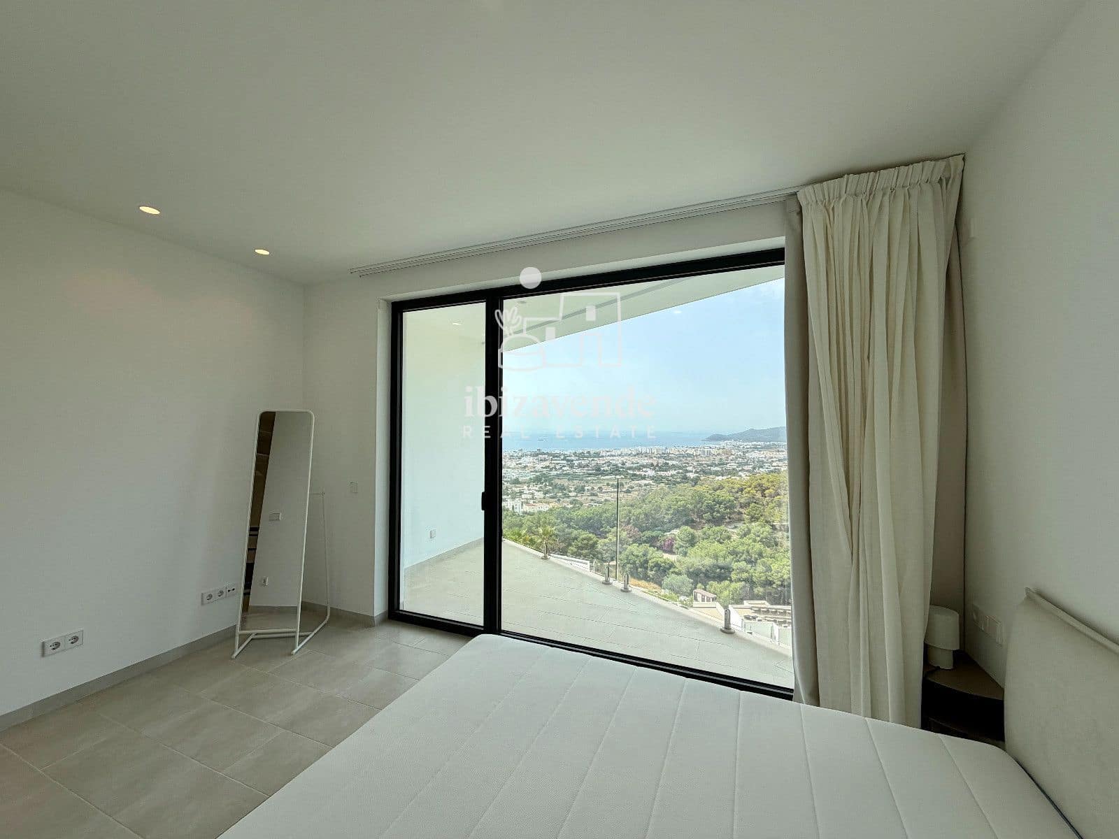 4 bedroom Villa for rent in Ibiza / Eivissa town with pool garage - € 10,000 (Ref: 9981341)