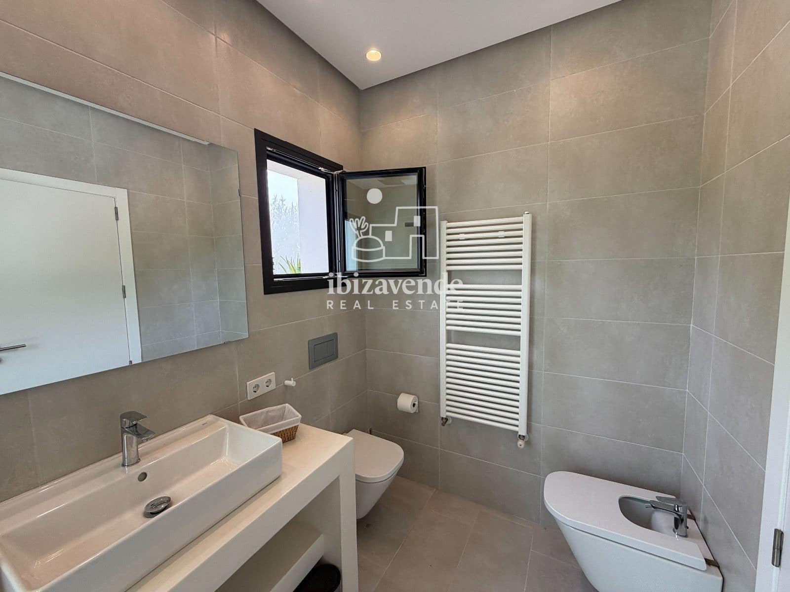 4 bedroom Villa for rent in Ibiza / Eivissa town with pool garage - € 10,000 (Ref: 9981341)
