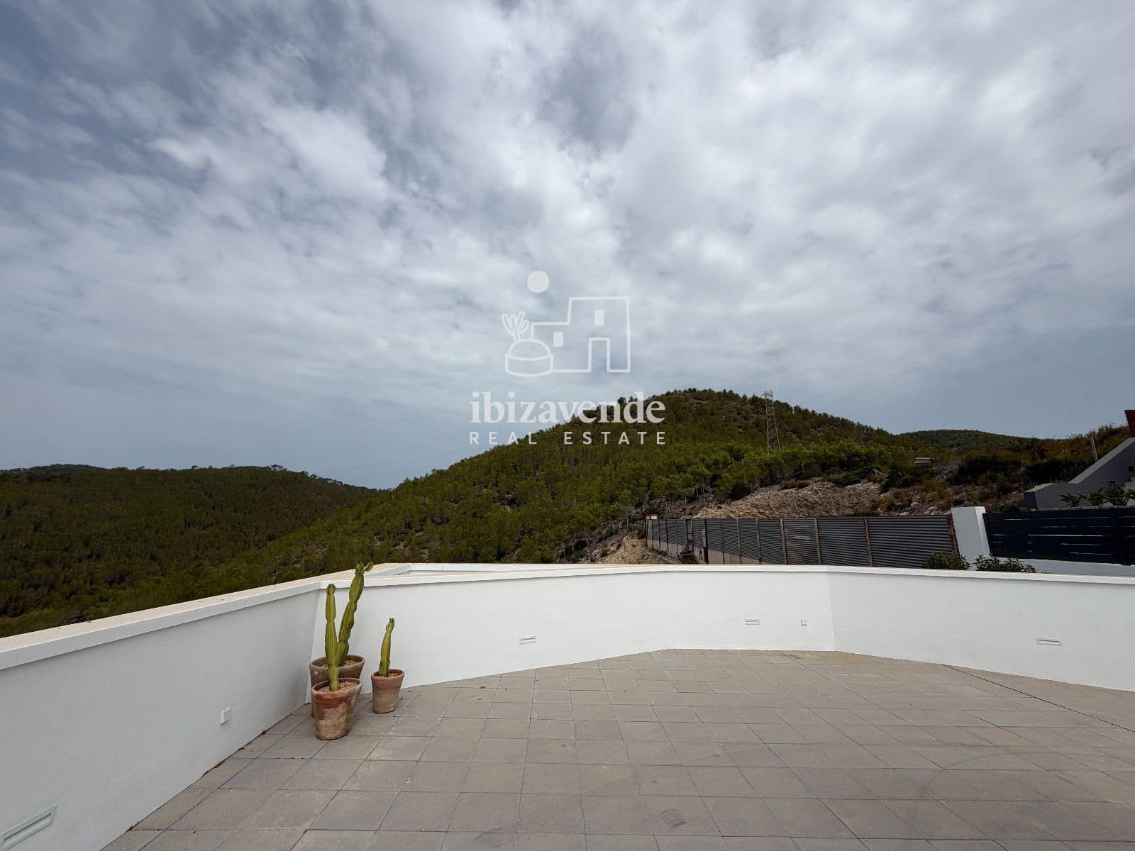 4 bedroom Villa for rent in Ibiza / Eivissa town with pool garage - € 10,000 (Ref: 9981341)