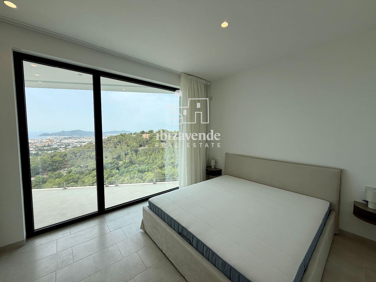 4 bedroom Villa for rent in Ibiza / Eivissa town with pool garage - € 10,000 (Ref: 9981341)