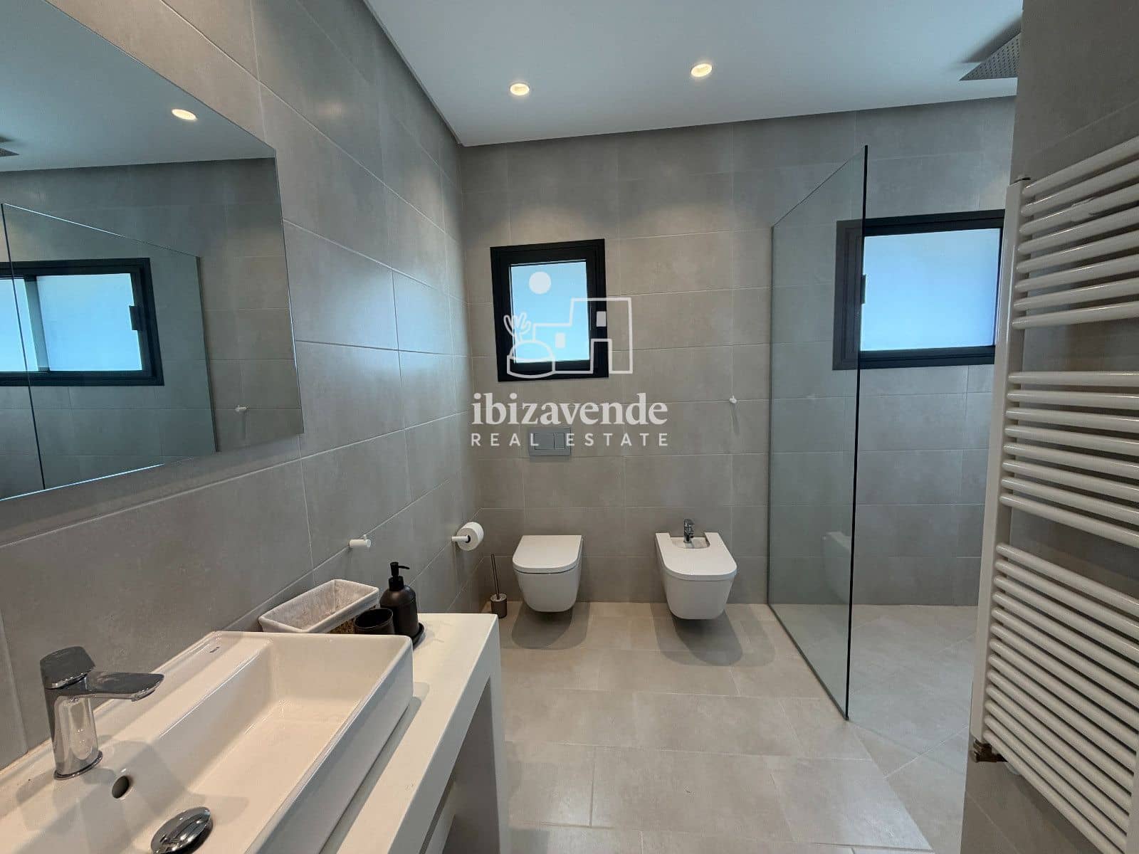 4 bedroom Villa for rent in Ibiza / Eivissa town with pool garage - € 10,000 (Ref: 9981341)