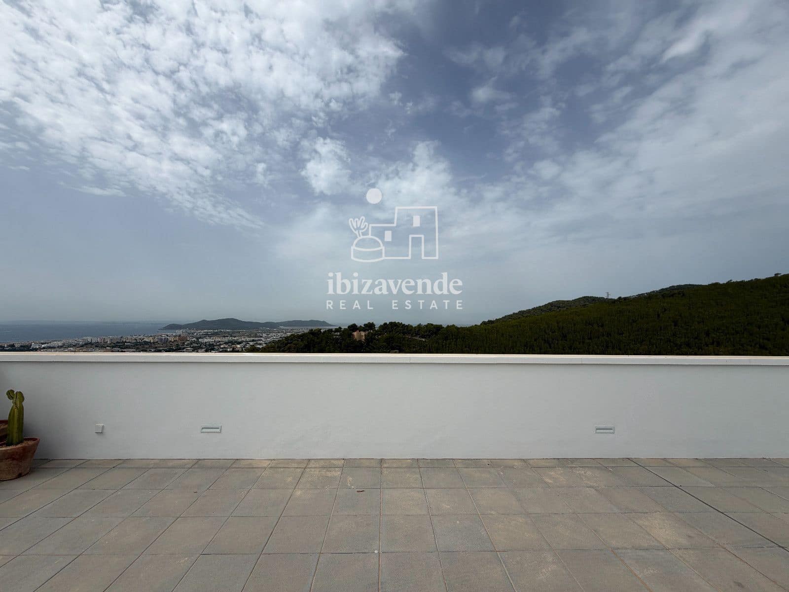4 bedroom Villa for rent in Ibiza / Eivissa town with pool garage - € 10,000 (Ref: 9981341)
