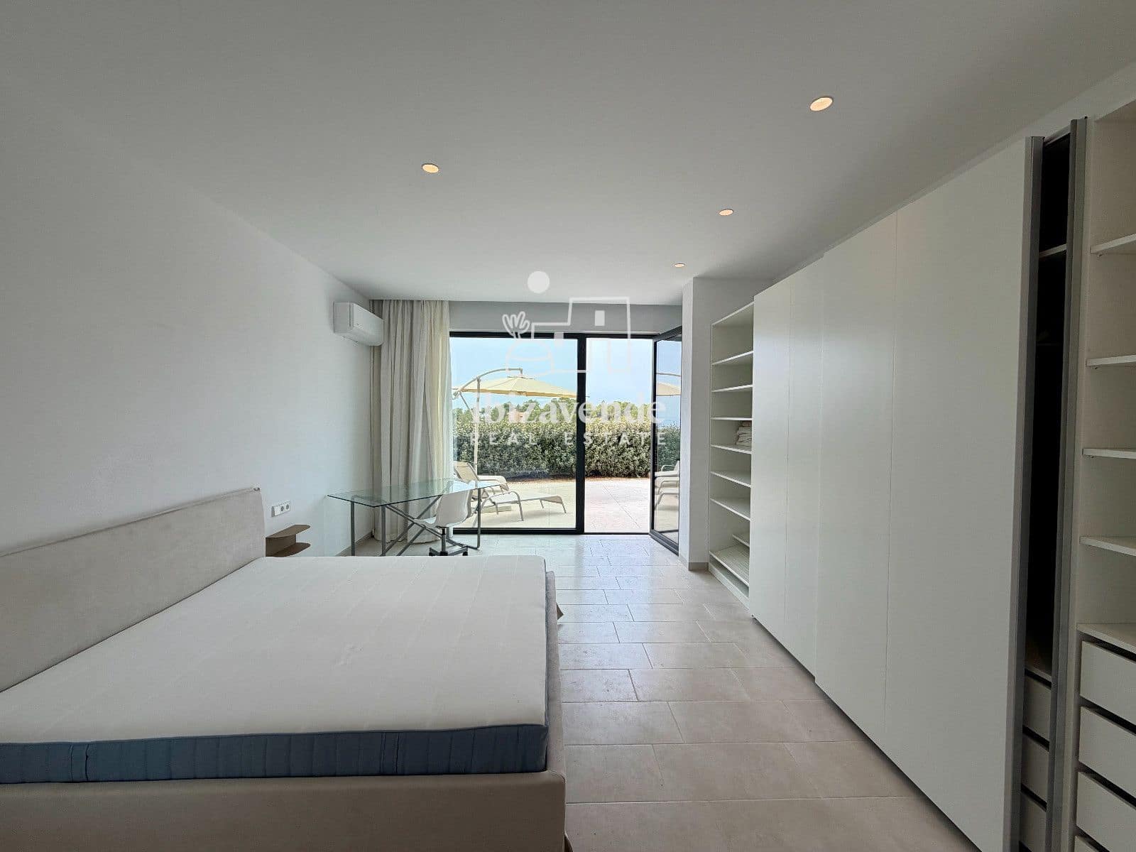 4 bedroom Villa for rent in Ibiza / Eivissa town with pool garage - € 10,000 (Ref: 9981341)