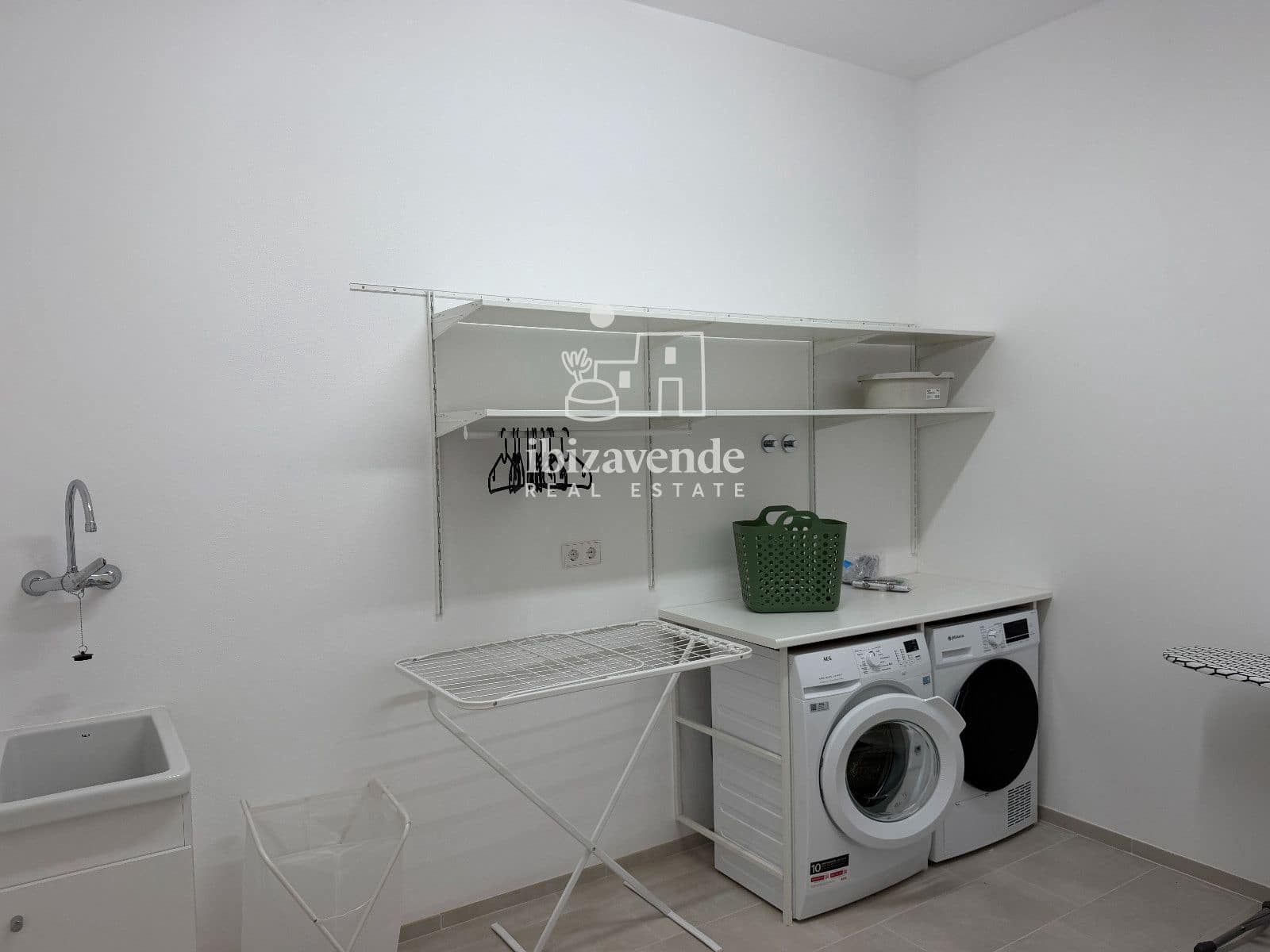 4 bedroom Villa for rent in Ibiza / Eivissa town with pool garage - € 10,000 (Ref: 9981341)