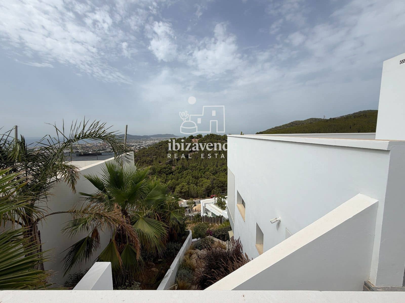 4 bedroom Villa for rent in Ibiza / Eivissa town with pool garage - € 10,000 (Ref: 9981341)